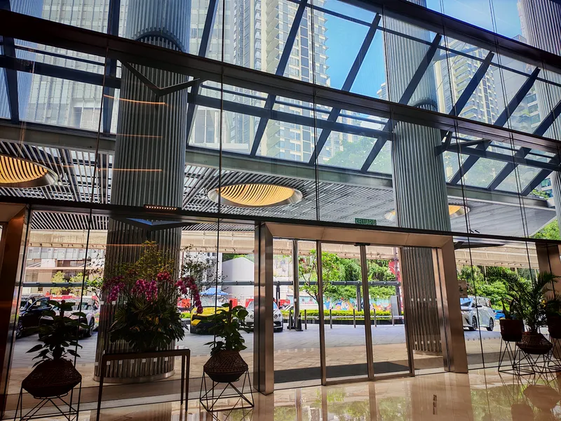 Equatorial Plaza - Interior view