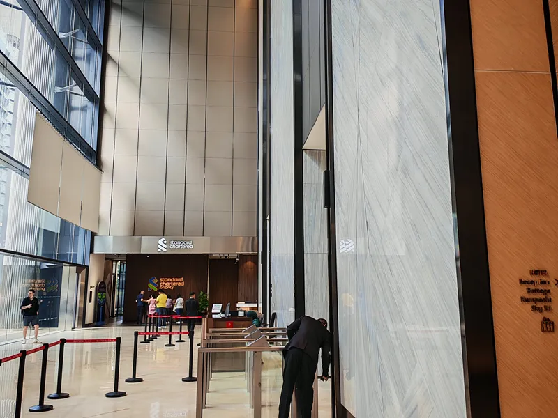 Equatorial Plaza - Building detail